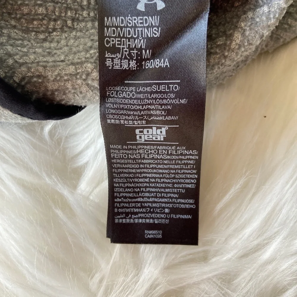 Men’s under armour black and grey hoodie - Picture 4 of 4